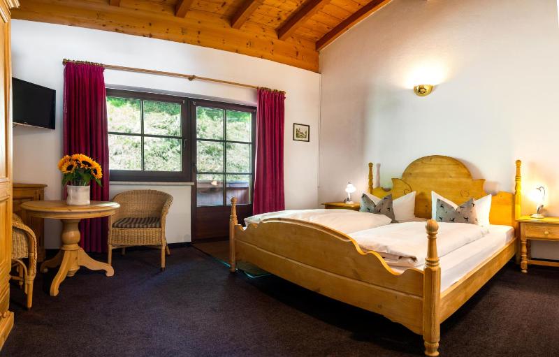 Double Room image 4