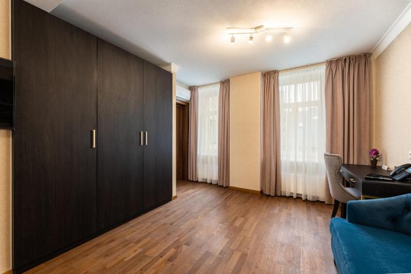 Old Riga Plaza Hotel - image 10