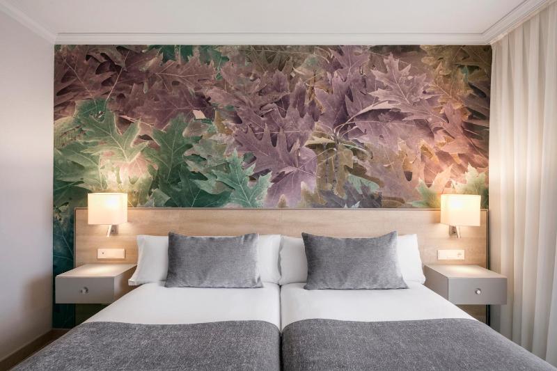 Double Room with Extra Bed with Free Airport Transfer image 1