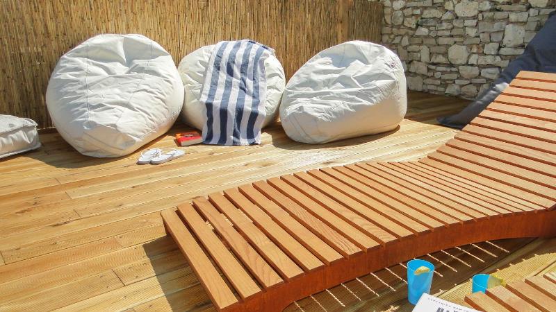 One-Bedroom Apartment with Pool View image 3