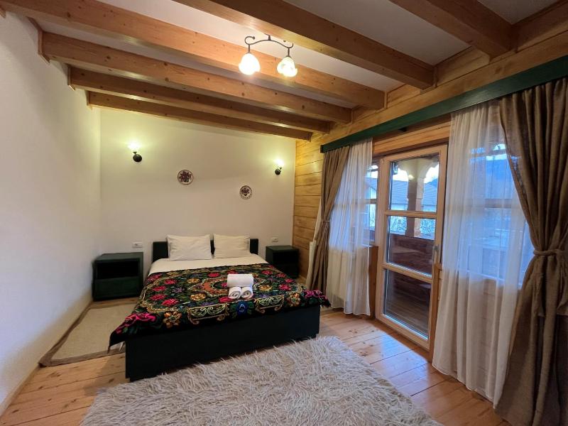 Queen Room with Balcony image 1