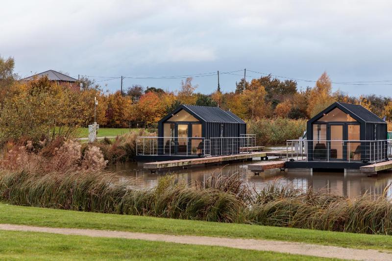 Tattenhall Marina Floating Pods - image 11