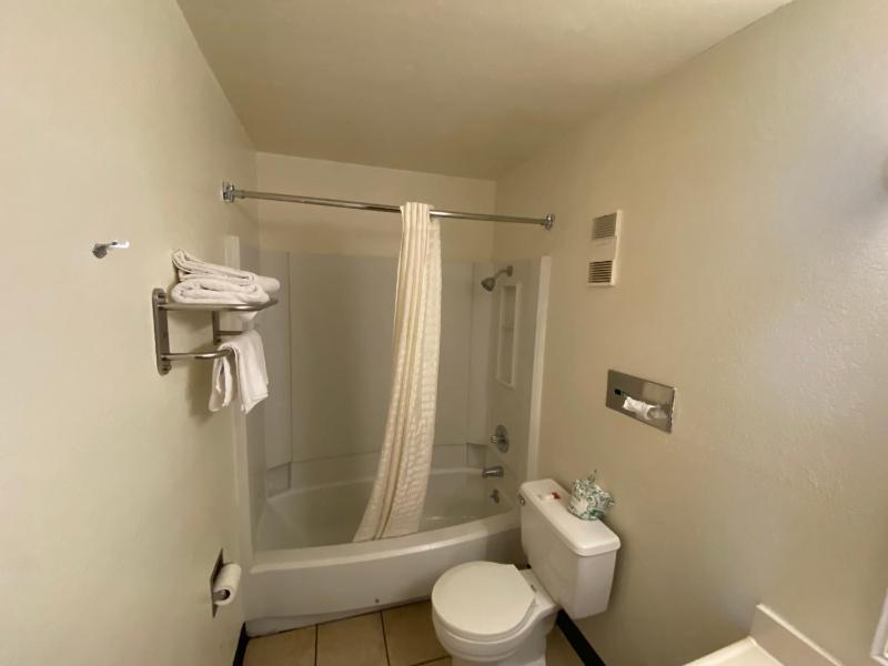 Queen Suite image 2