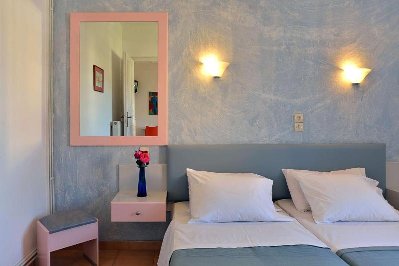 One-Bedroom Apartment with Garden View image 3