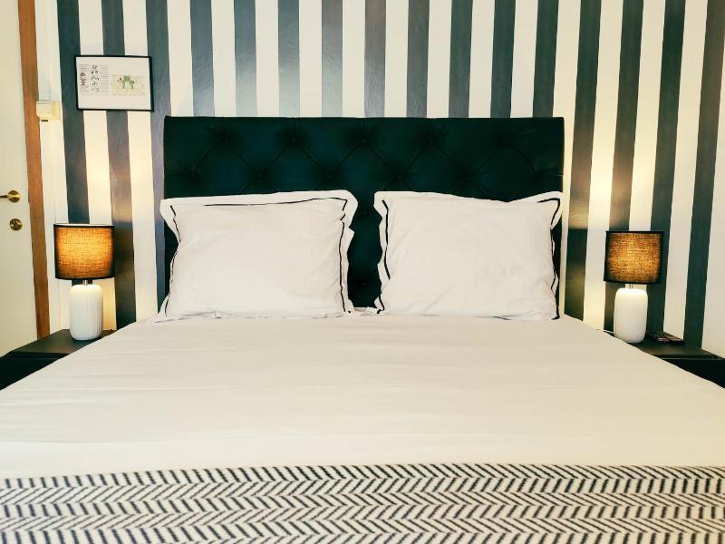 Standard Double Room image 4