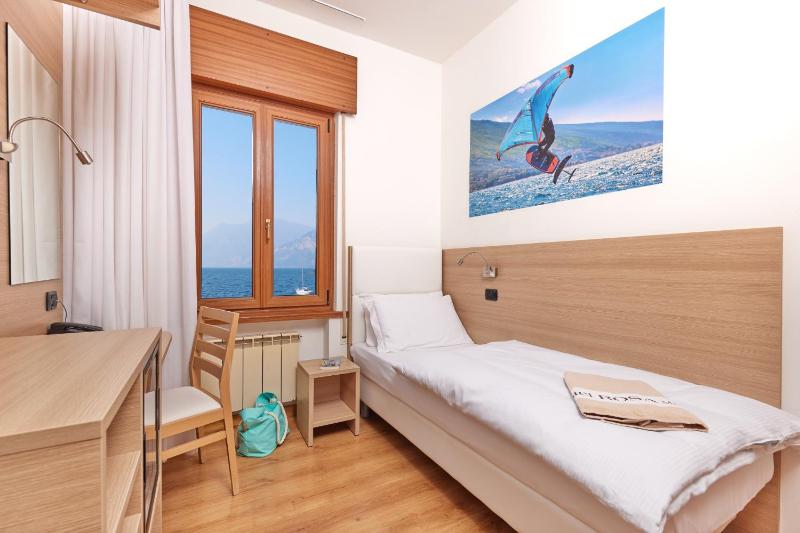 Single Room image 2
