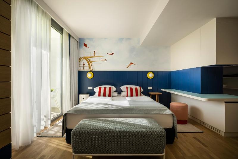 Family Room Falky image 4