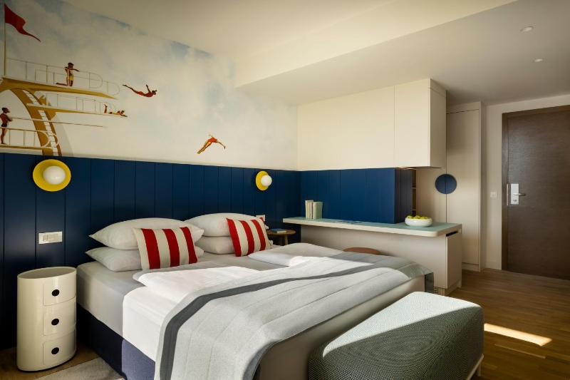 Family Room Falky Sea Side image 3