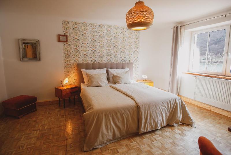 Large Double Room image 4