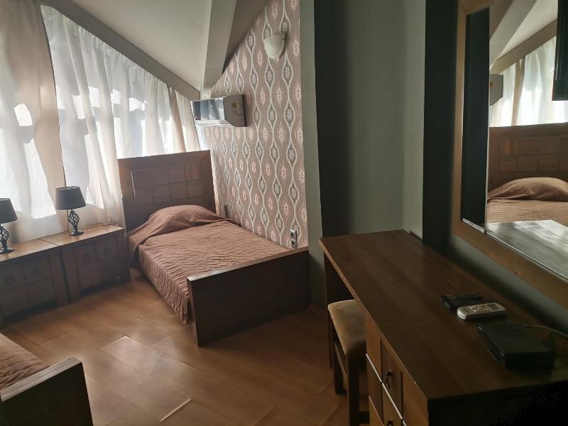 Double Room image 4