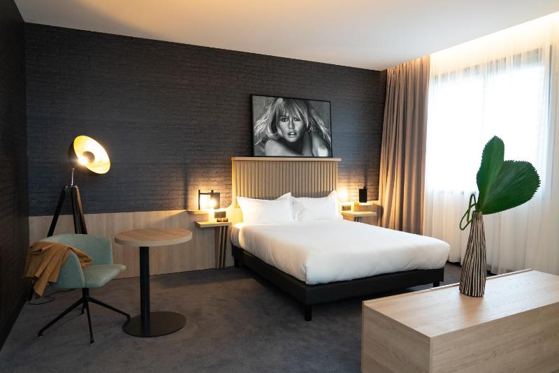 Classic Double Room image 3