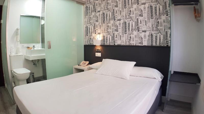 Single Room image 2