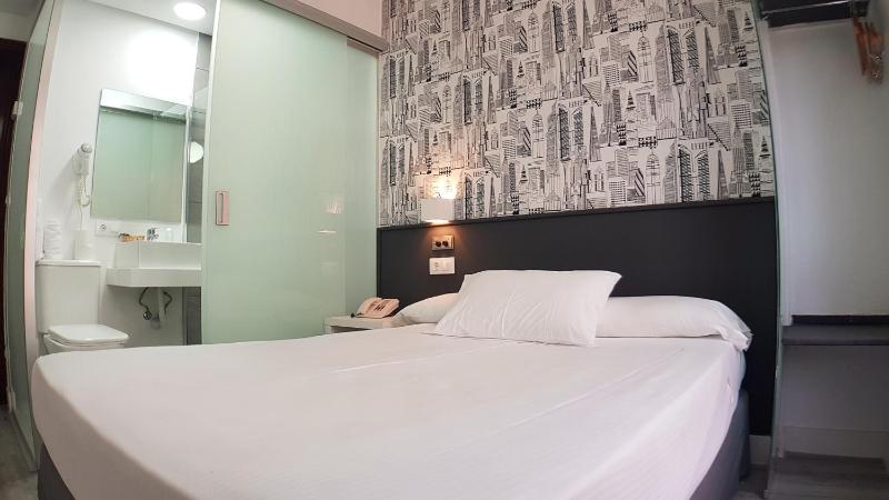 Single Room image 4