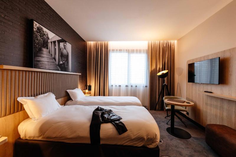 Twin Room image 4