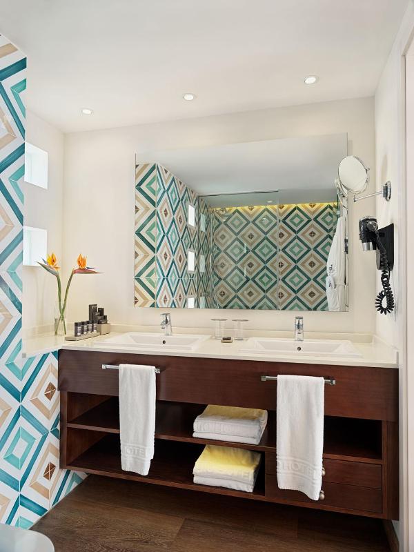 Double or Twin Room with Pool View image 3