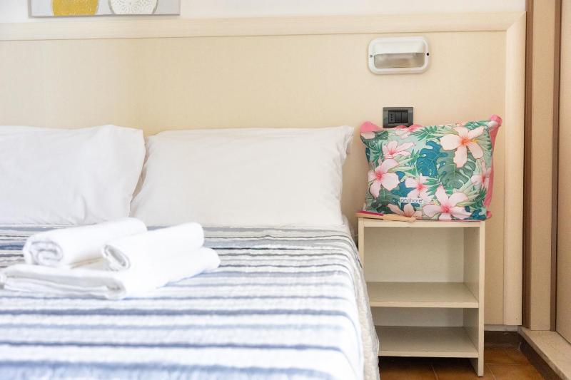 Double or Twin Room with Balcony image 3