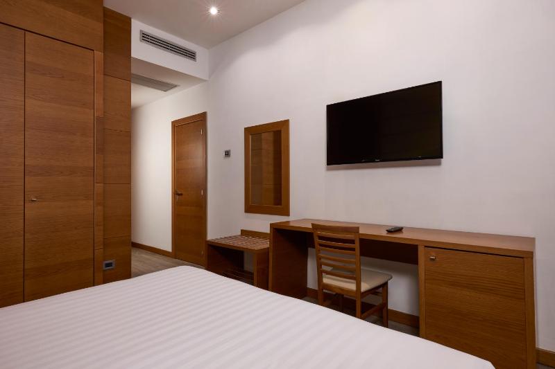 Superior Double or Twin Room image 3