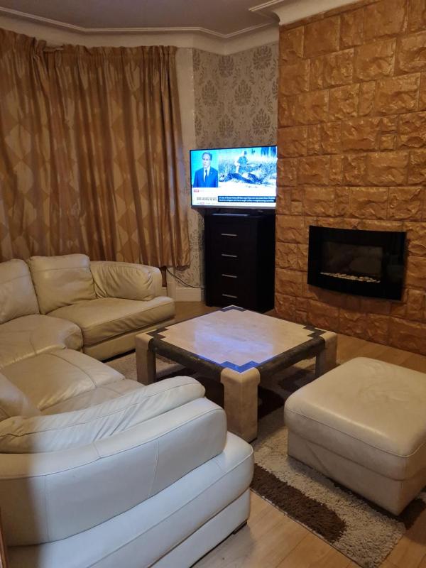 Cheerful 4-bedroom holiday home close to the Sea(Sherbourne Home) - image 23