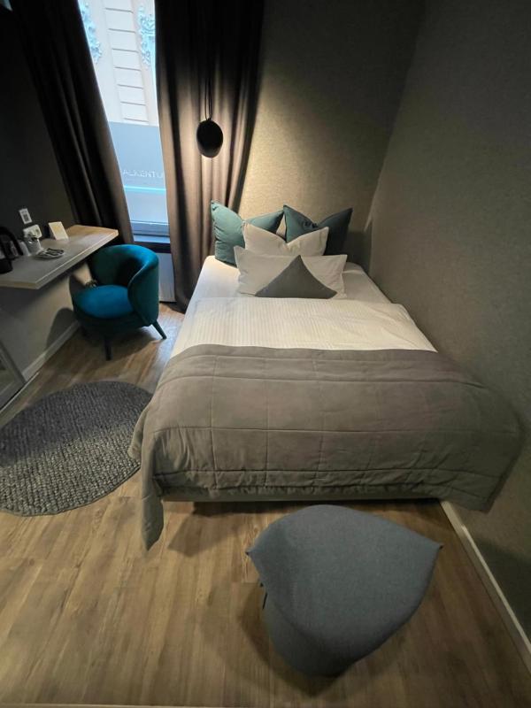 Queen Room image 3