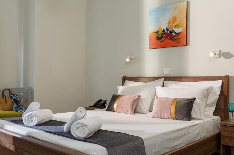 Small Double Room image 1