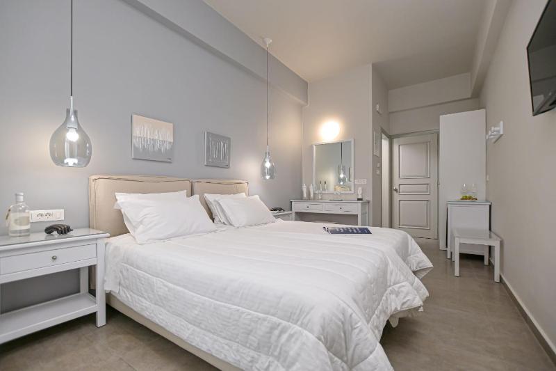 Double or Twin Room image 3
