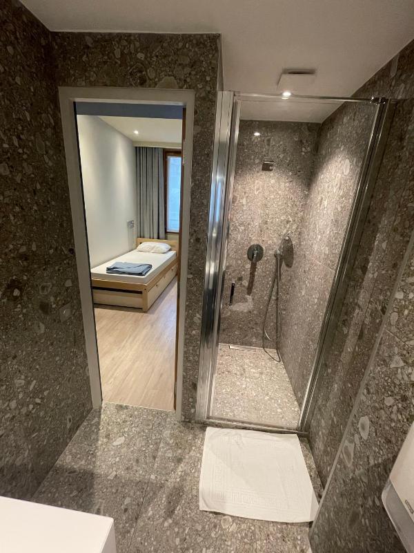 Standard Twin Room image 1