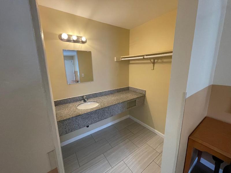 Standard Room image 4