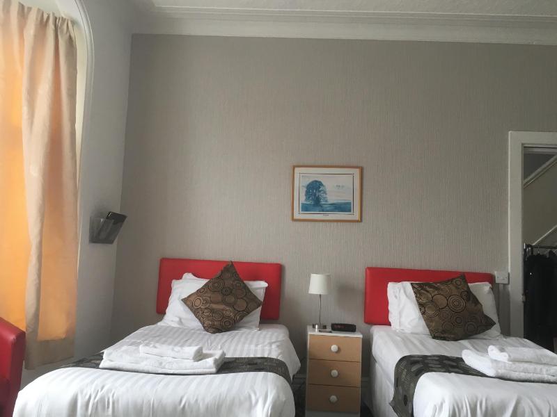 Twin Room - Wheelchair Access with Wet Room image 3