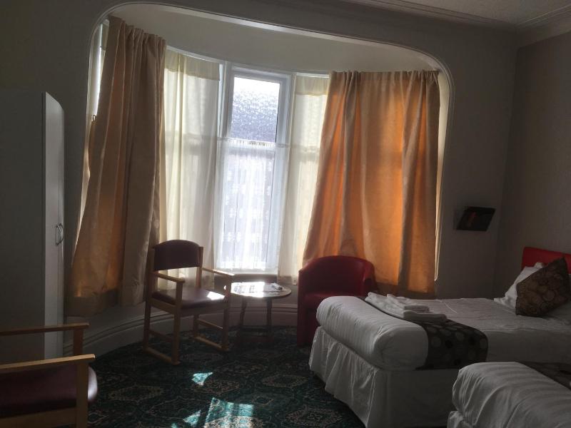 Twin Room - Wheelchair Access with Wet Room image 4
