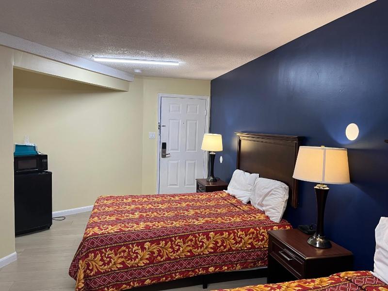 Basic Triple Room image 2