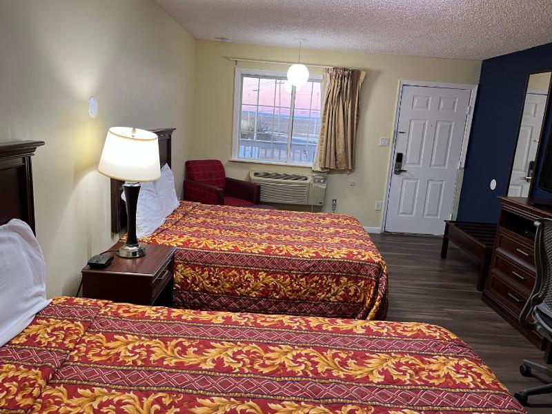 Superior Queen Room with Two Queen Beds image 4