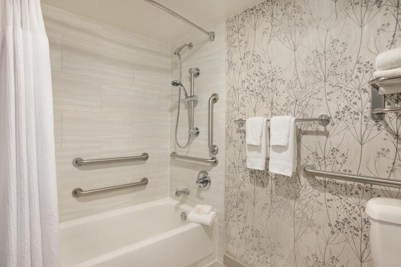 King Room - Mobility Access/Hearing Accessible image 2