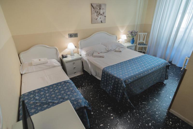 Triple Room image 2