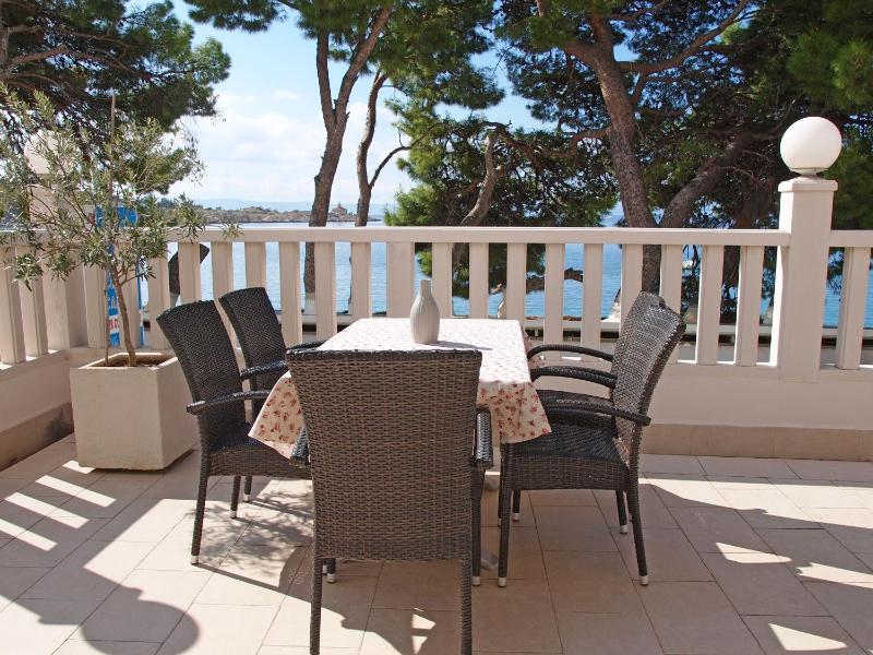 One-Bedroom Apartment image 1