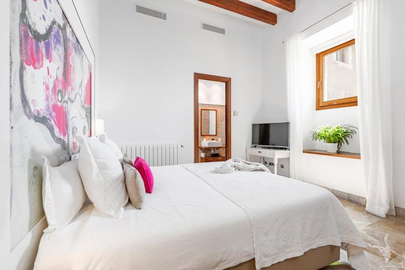 Standard Double or Twin Room image 1