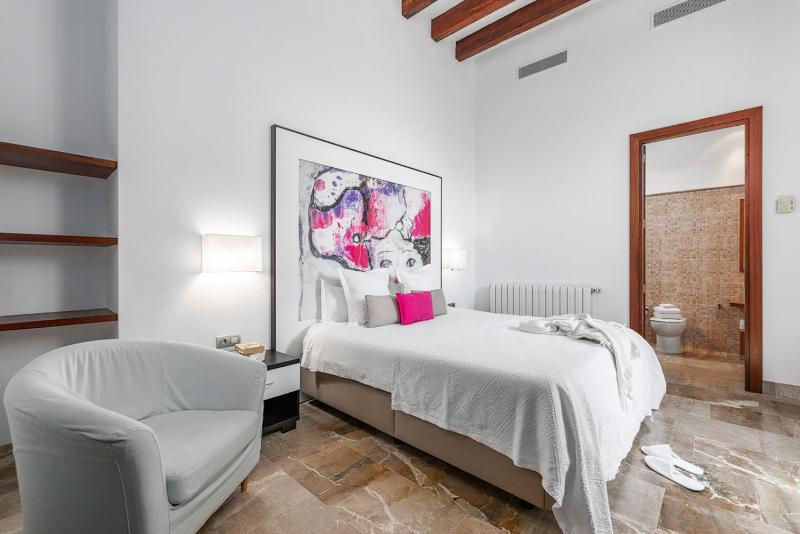 Standard Double or Twin Room image 4