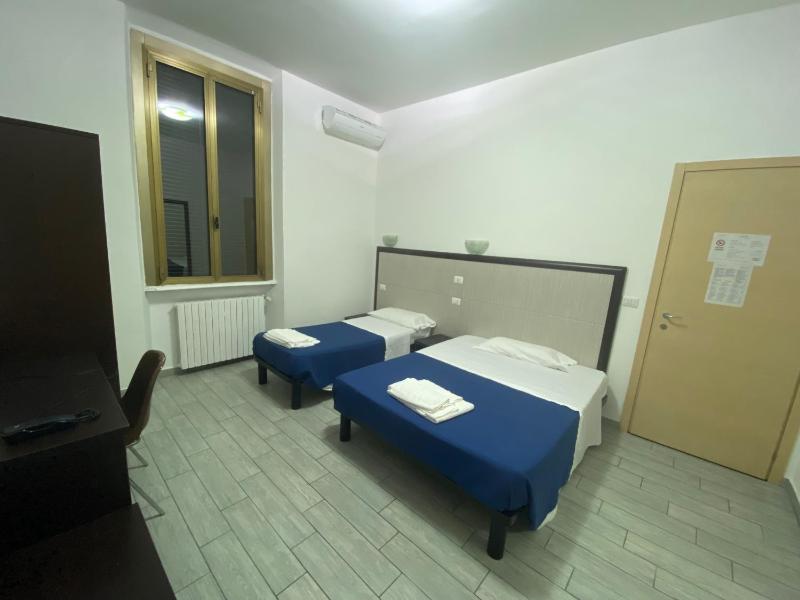 Economy Triple Room image 1