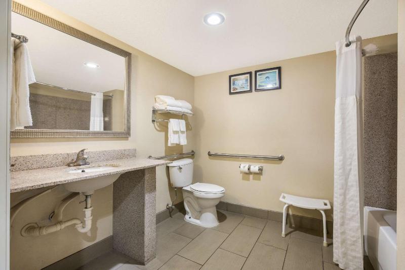 King Suite - Accessible/Non-Smoking image 2