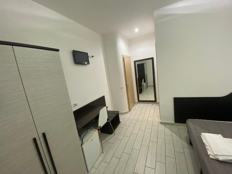 Double or Twin Room image 3