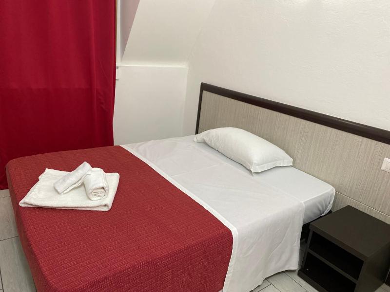 Economy Double Room image 4