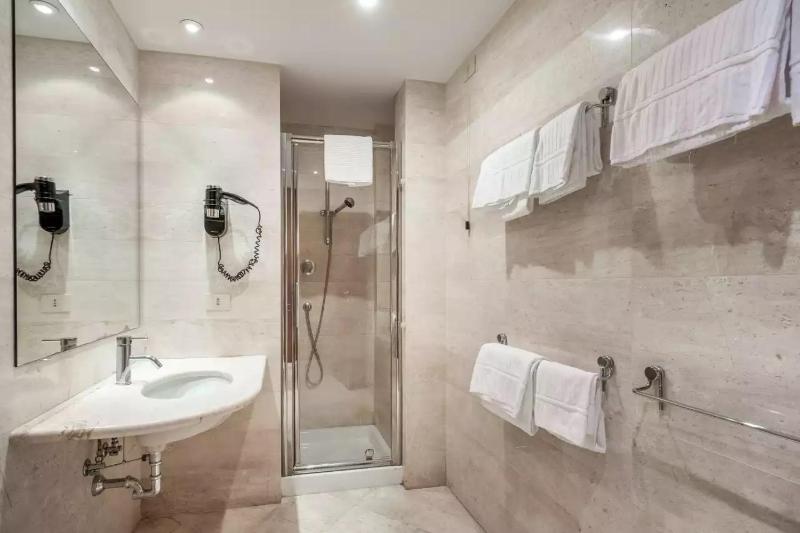 Rome Airport Hotel Fiumicino - image 20