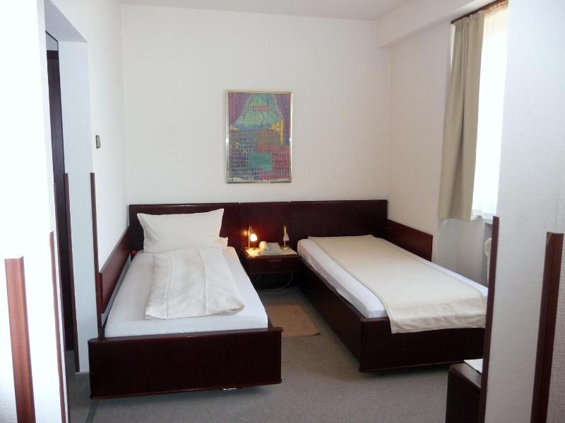 Double Room image 4