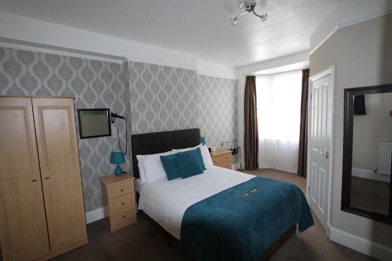 Large Double Room image 1