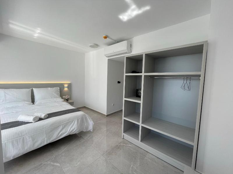 Double Room with Balcony image 1