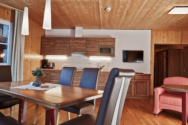 Large Two-Bedroom Apartment (4-6 Adults) image 3