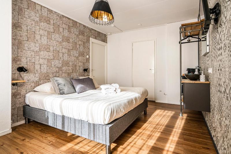 Standard Double Room image 2
