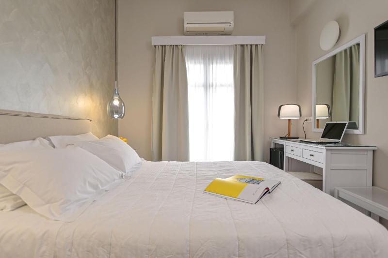 Double or Twin Room with Sea View image 1