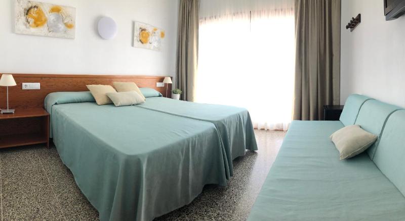 Superior Twin Room with Sea View image 1