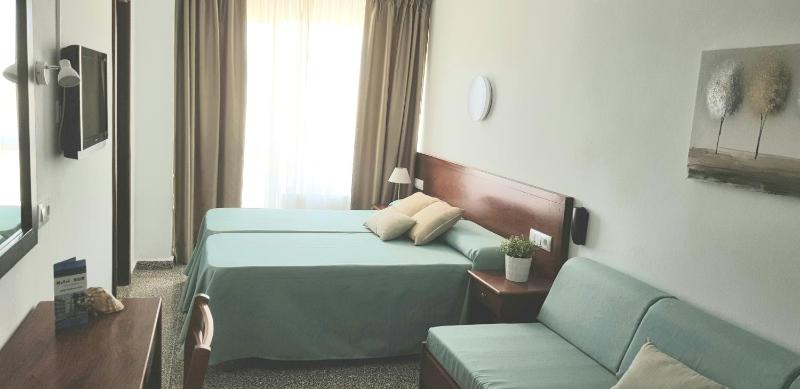 Superior Double Room with Pool View image 1