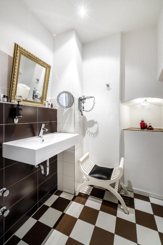 Standard Double Room image 2